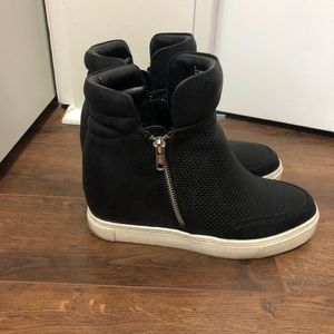 Wedge Sneaker